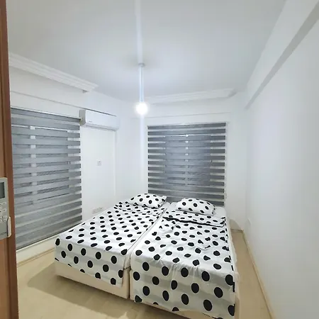 公寓 Oezyalcin Havuzlu 凯里尼亚